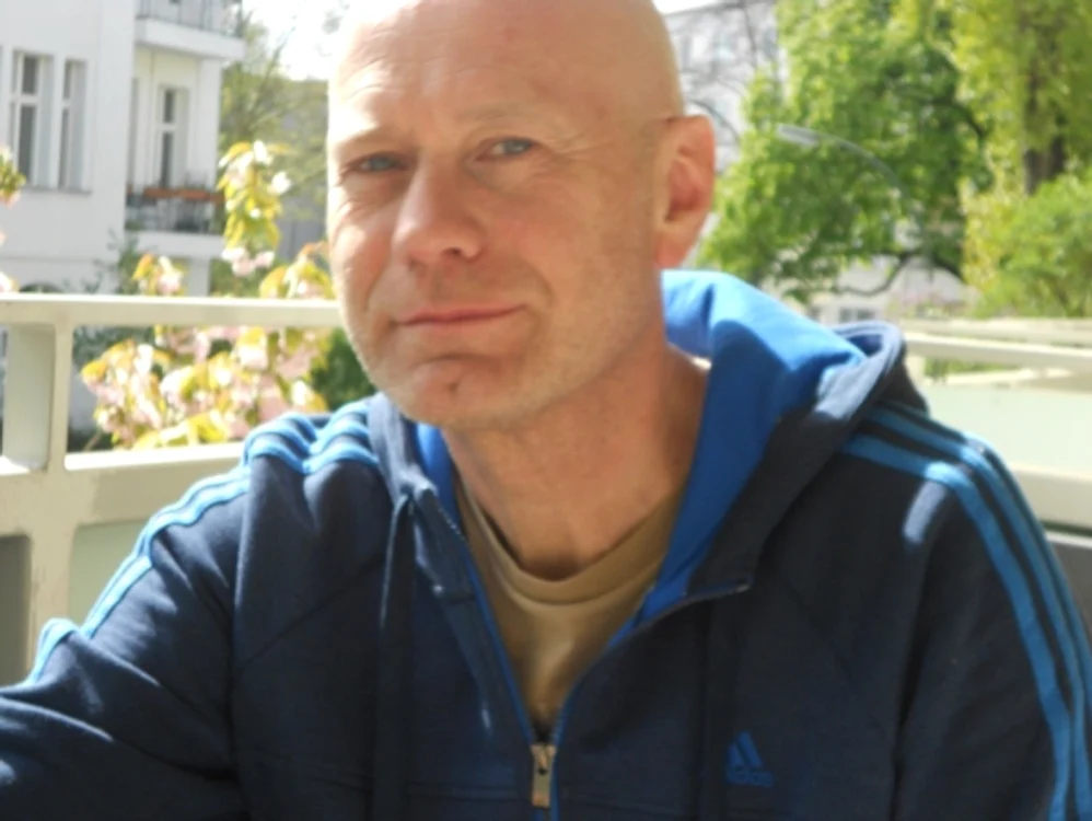 Steinar Lone este un scriitor și traducător din Norvegia