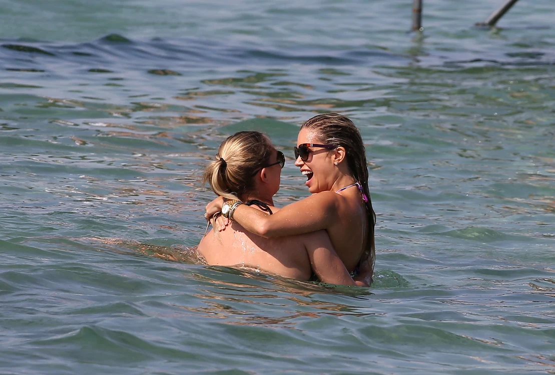 
    Sylvie Meis, fosta soție a fotbalisului Rafael van der Vaart, în compania unei tinere misterioaseFoto Hepta  