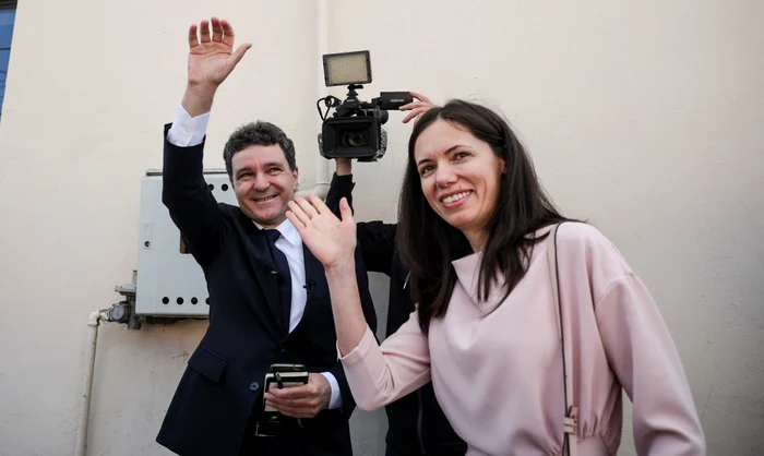 Mirabela, iubita lui Nicușor Dan, a plecat în vacanță alături de copii / foto: arhiva Click!