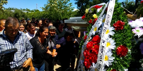 matasaru inmormantare fetita