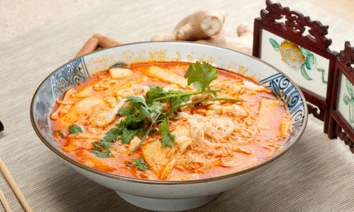 ciorba de pui cu taitei shutterstock 37144411 jpeg