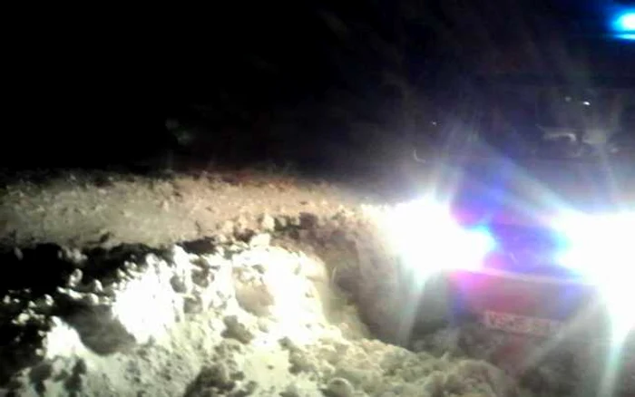 Echiaj SAJ Vaslui, înzăpezit noaptea trecută în timpul unei intervenţii în comuna Roşieşti                                                                                                                                Foto: Facebook