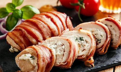 pui cu bacon umplut cu spanac jpeg