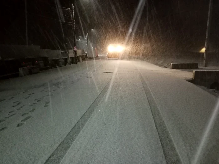 Stratul de zăpadă este de 3-4 cm. Foto: DRDP Craiova