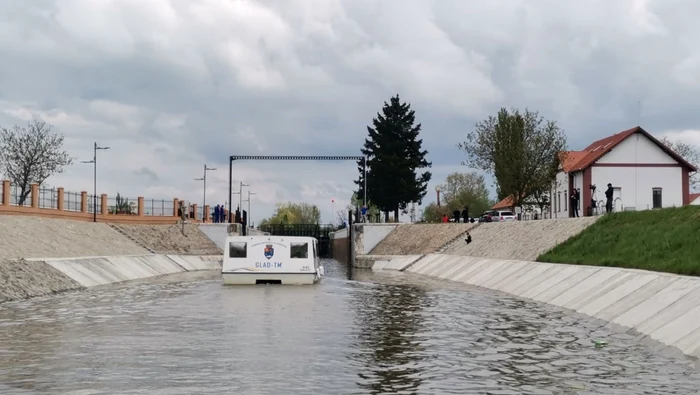 Ecluza de la Sânmihaiu Român funcţionează după mai bine de 60 de ani FOTO Ş.Both