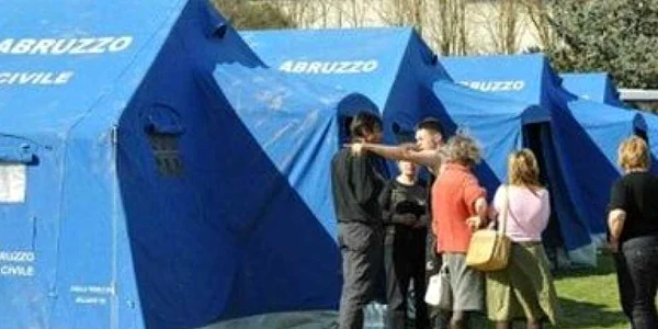 Italia: sinistraţii români din L'Aquila vor ocupa hotelurile Gărzii Financiare