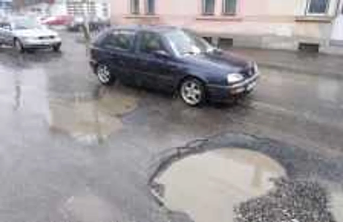 Groapa de pe Teclu măsoară 110 centimetri în diametru şi 20 în adâncime