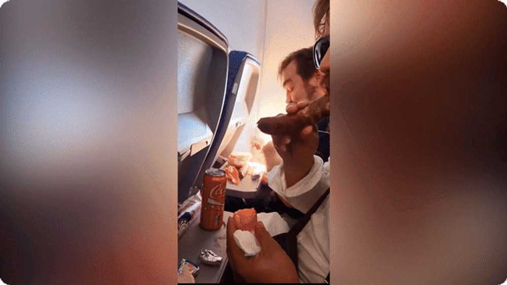 Doi români provoacă revoltă pe TikTok după ce au mâncat cârnați și roșii în avion. „Pentru ei suntem băgați în aceeași oală” VIDEO