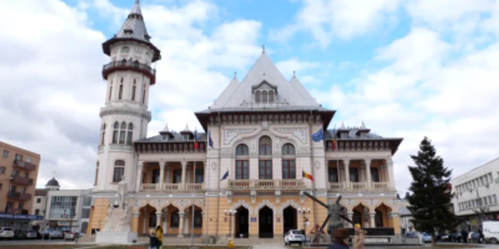 Palatul Comunal este sediul primăriei Buzău