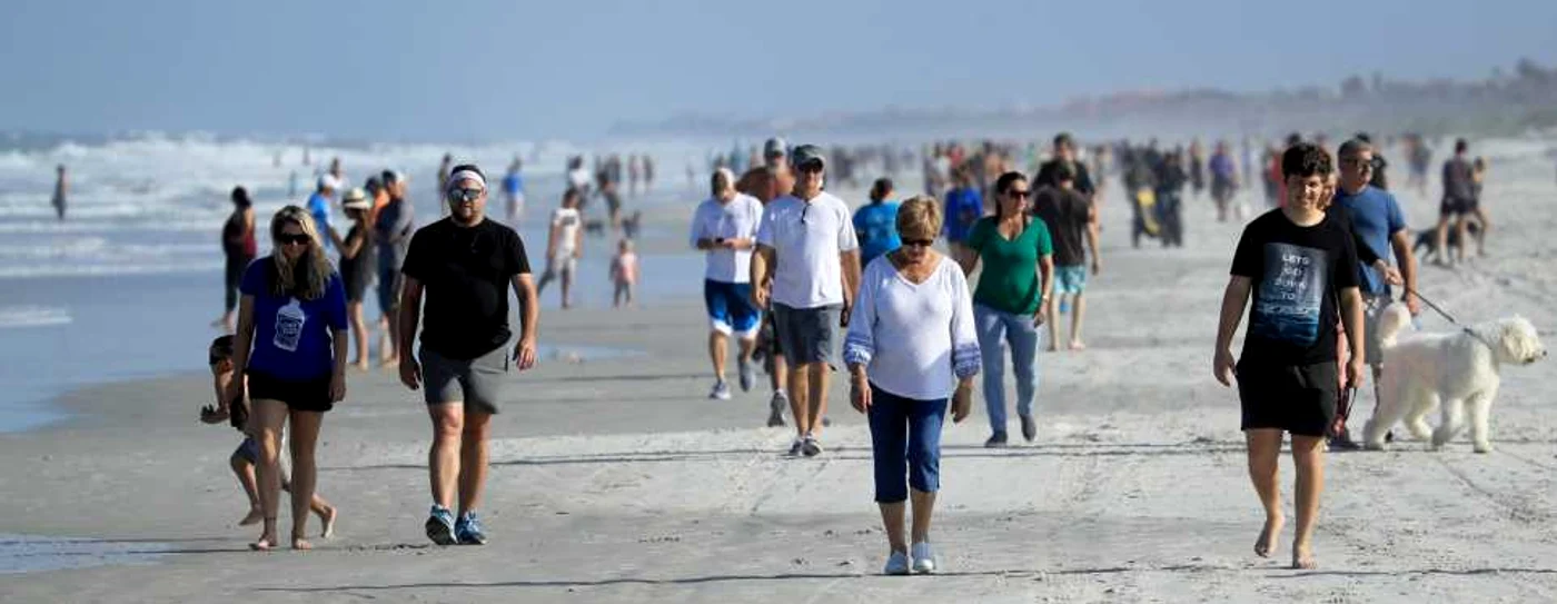 Plajele s-au redeschis în Florida SUA pentru plimbare şi sport FOTO Guliver Getty Images / Sam Greenwood