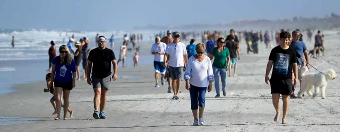 Plajele s-au redeschis în Florida SUA pentru plimbare şi sport FOTO Guliver Getty Images / Sam Greenwood