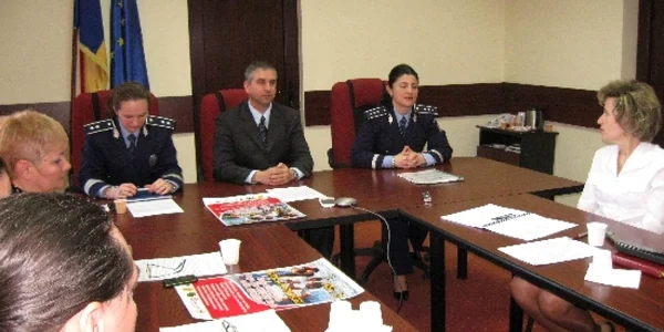 Poliţiştii mureşeni educă părinţii pentru a preveni infracţionalitatea infantilă