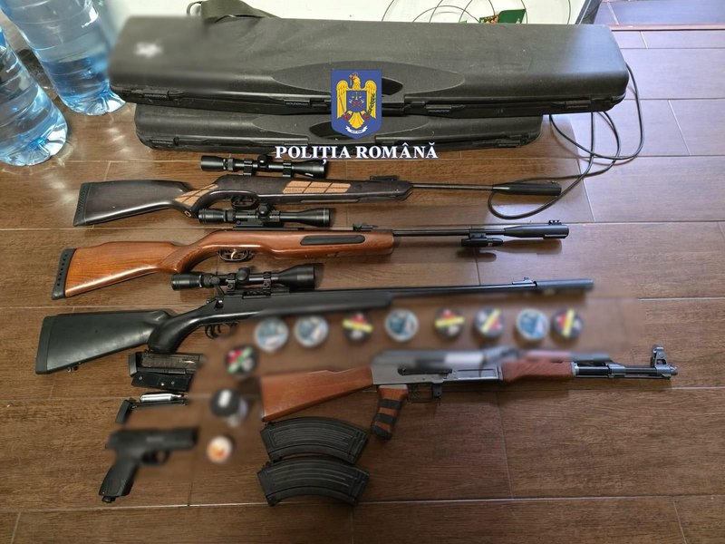 Percheziții uriașe în toată ţara, după ce o firmă din străinătate a comercializat ilegal arme, prin curierat. 100 de arme și 30.000 de proiectile, ridicate de polițiști