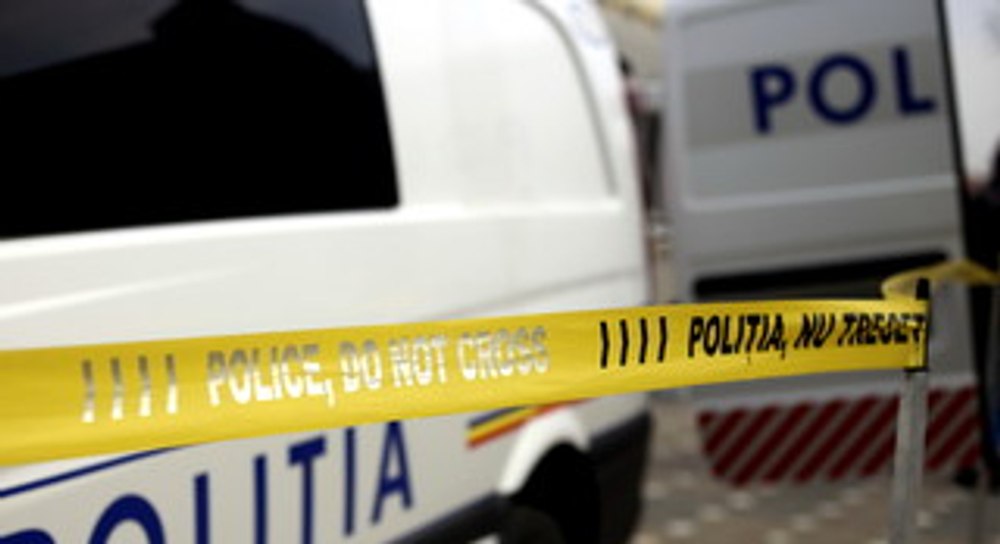 Părinți înjunghiați de fiul drogat. Acesta l-a atacat și pe poliţistul care a încercat să-l imobilizeze UPDATE
