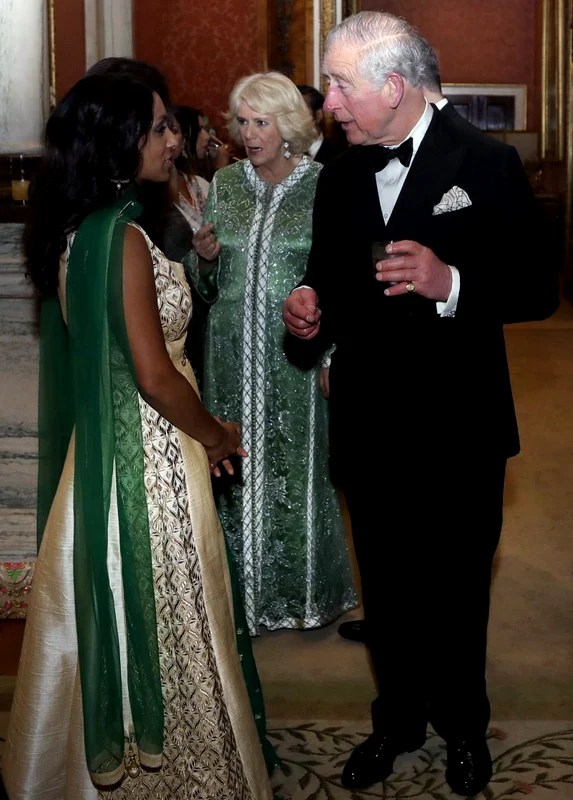 Prințul Charles, Camila și Isa Guha jpeg