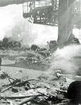 Soldați sovietici printre ruinele uzinei Octombrie Roșu din Stalingrad (© Wikimedia Commons)