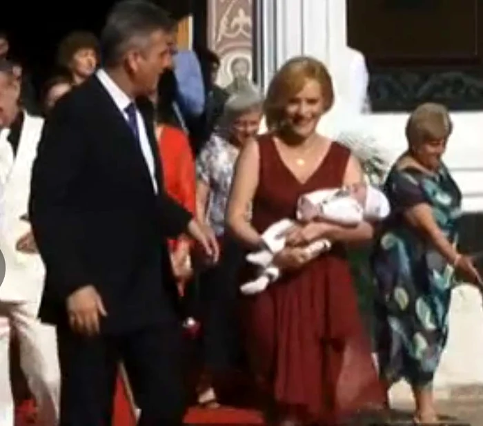 Gabi Firea şi-a botezat cel de-al treilea băiat Foto: Captură Antena Stars