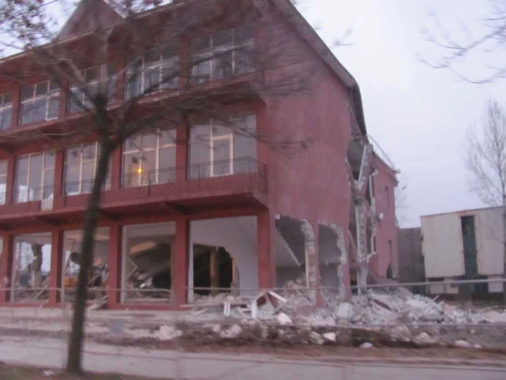 Imobilul a fost construit în 2006, fără autorizaţie