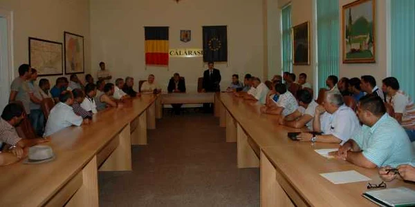 Dialog între rromi şi autorităţi