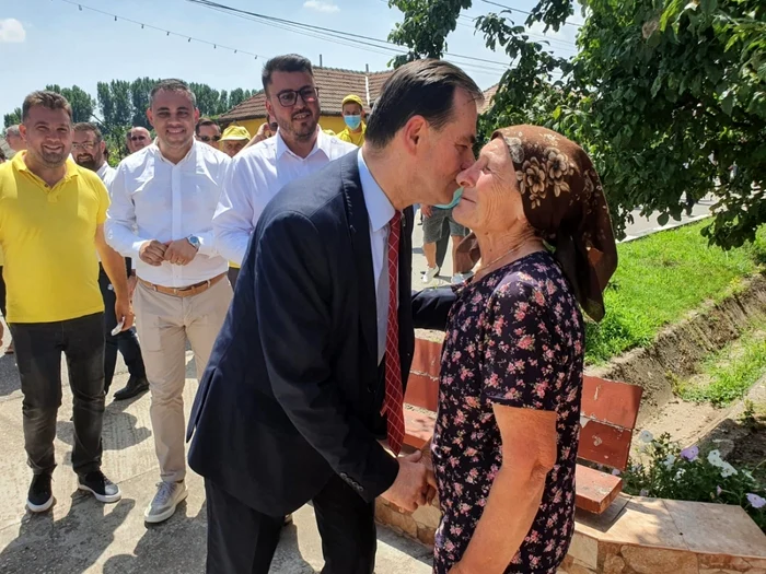 ludovic orban a venit în campanie la deveselu pentru a a-l susţine pe candidatul marius aliman