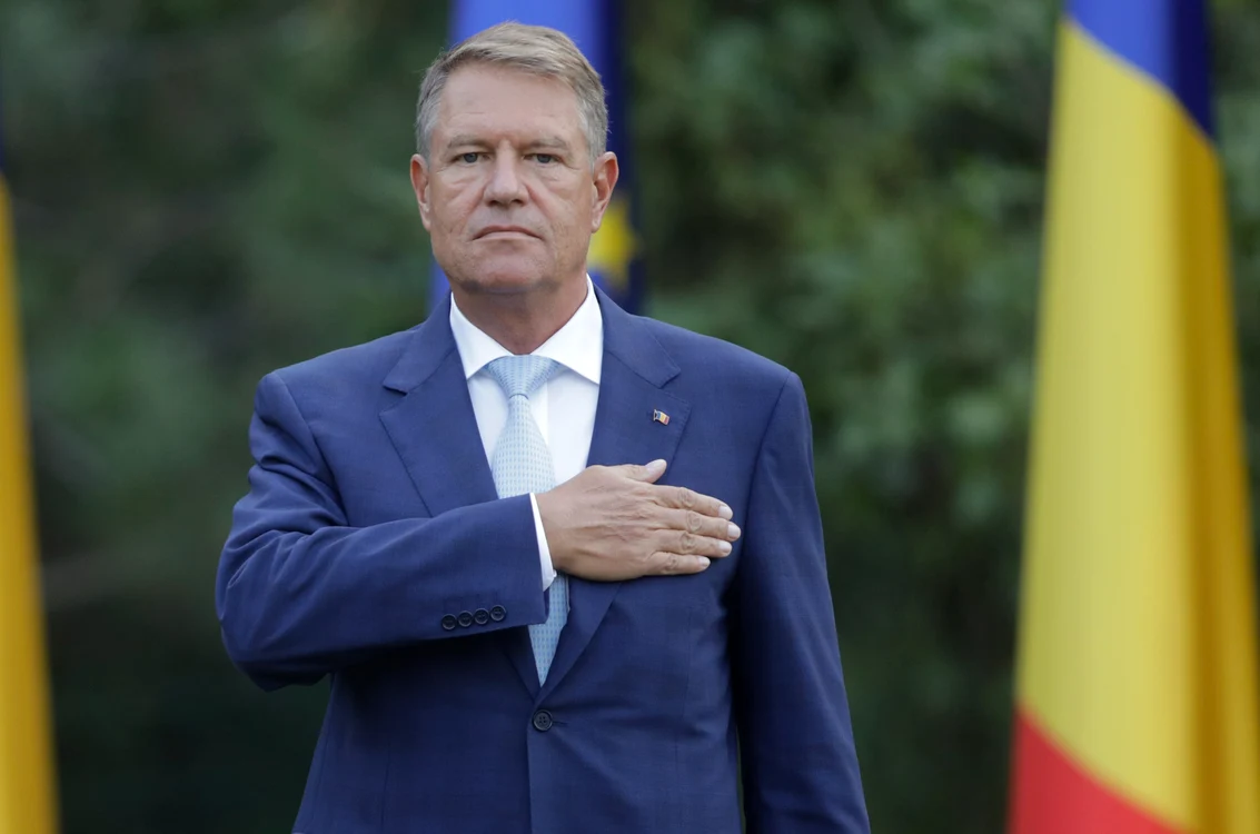 
    Klaus Iohannis a transmis un mesaj de condoleanțe după moartea campionului olimpic Ivan Patzaichin şi actorului Ion Caramitrufoto: Inquam Photos  
