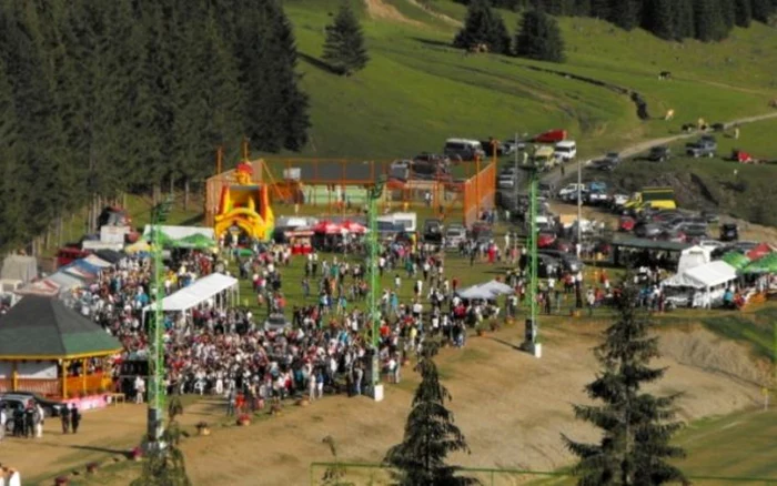 Baza sportivă Şugău, de la poalele Hăşmaşului Mare FOTO: comunadamuc.ro