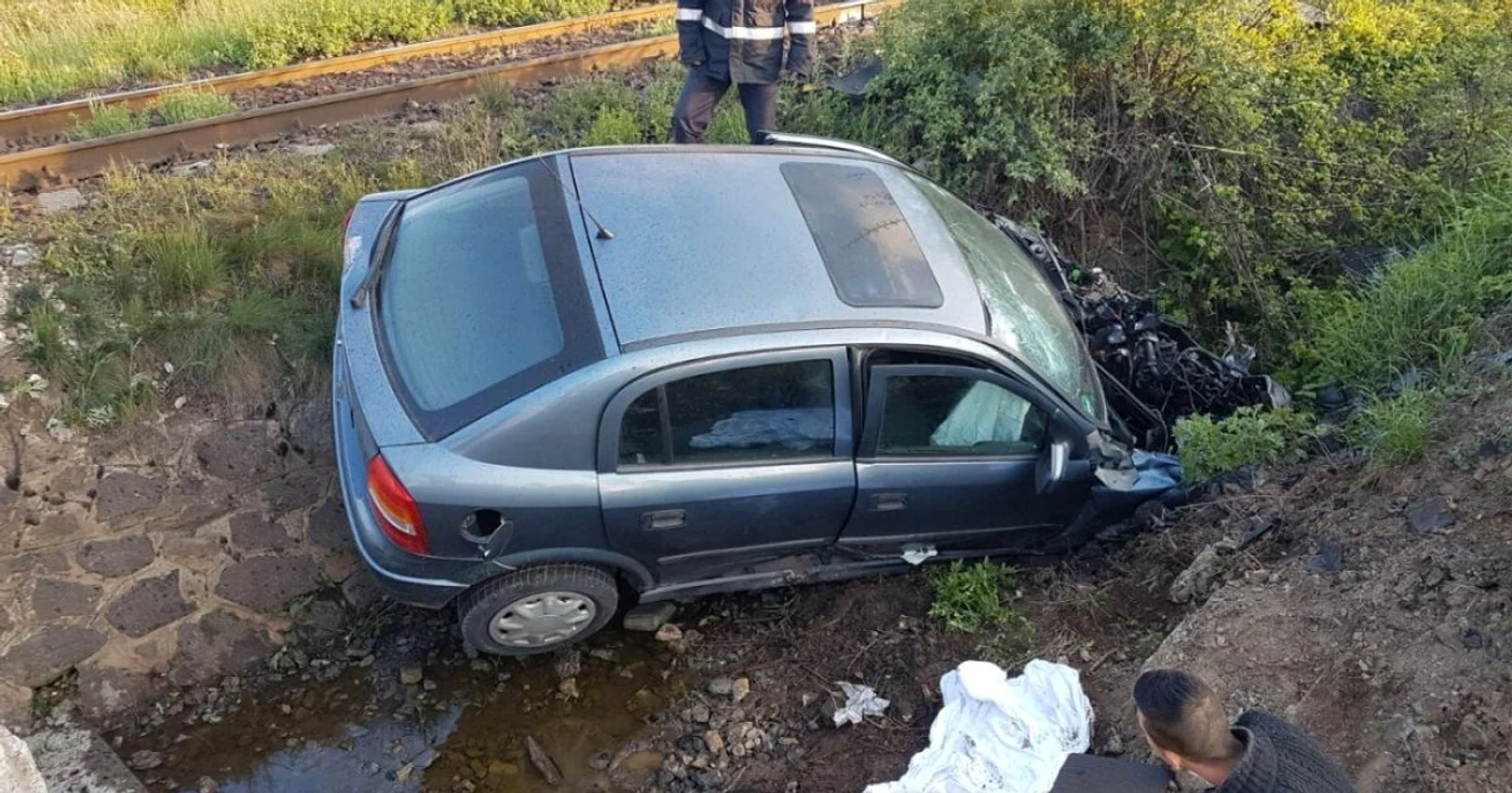 Şoferul a fost transportat la spital pentru îngrijiri medicale Foto: arhivă Adevărul