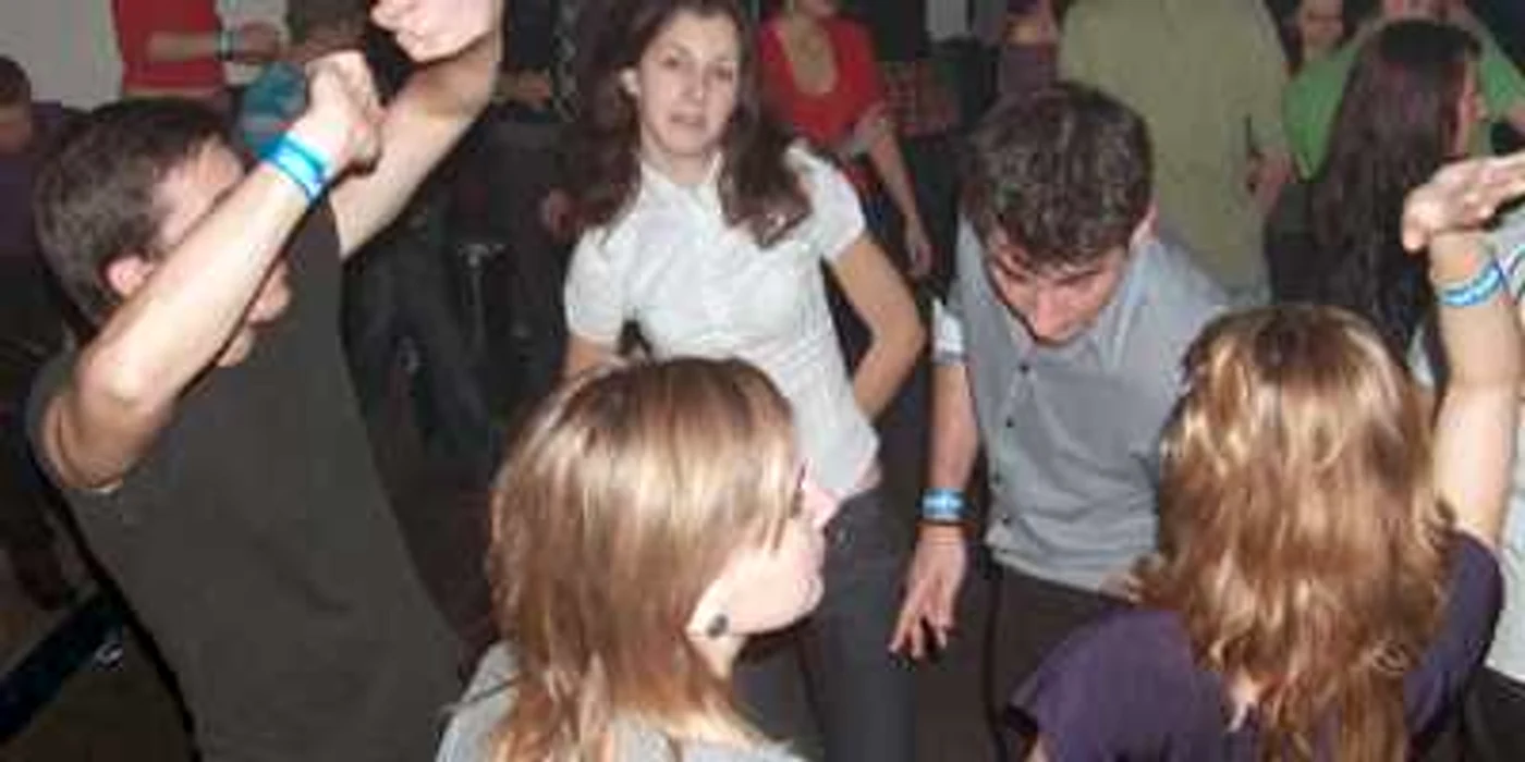 Tinerii botoşăneni se pot distra în club de Revelion cu băutură din partea casei