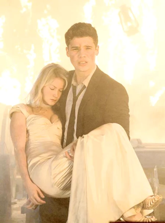 
    Duminică, filmul  “Conjuraţia tăcerii” cu  Steven Strait şi Laura  Ramsey în rolurile  principale, va fi difuzat  de la ora 22.30  