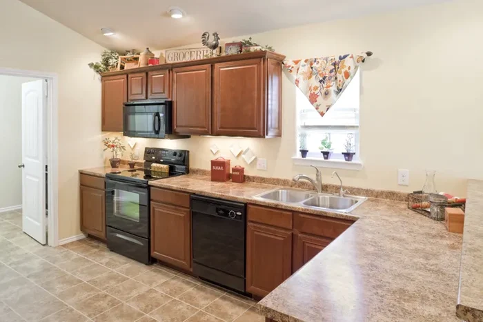 Ce poți face atunci când blaturile din bucătărie par demodate