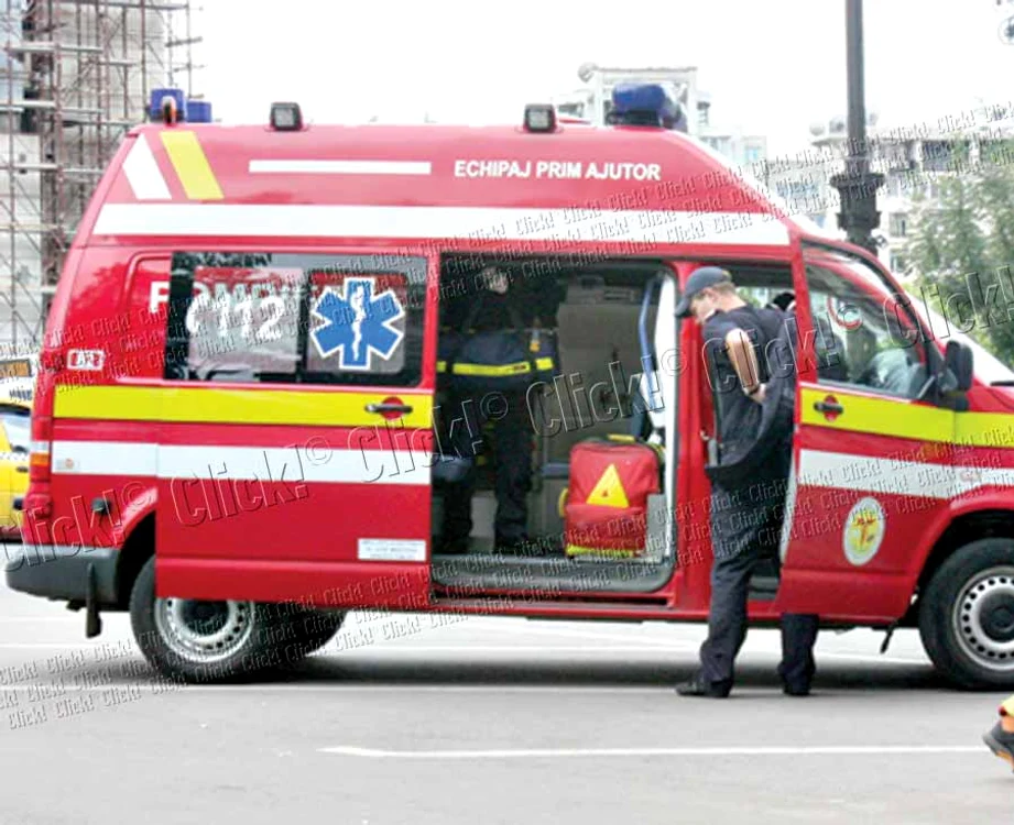 
    Familia fetei se întorcea din vacanţă când s-au lovit frontal de tirul care mergea pe contrasens  