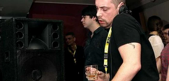 Dj-ul Adrian Eftimie este invitat special în Club Apollo Exclusive