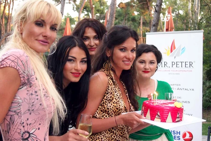 Mirela Stelea a împlinit duminică 36 de ani şi a fost răsfăţată în Antalya (Foto: Arhiva Personală)