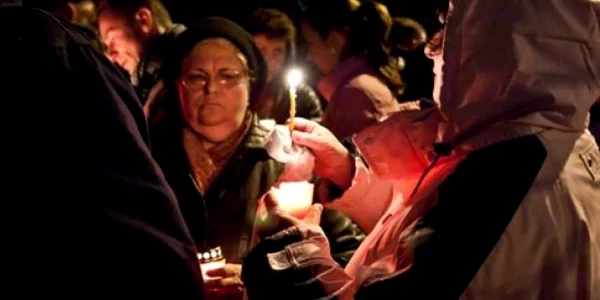 Oamenii au participat aseară la slujba de Înviere 
