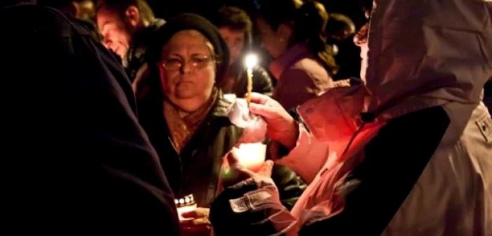 Oamenii au participat aseară la slujba de Înviere