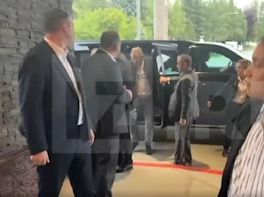 Pe bluza ministrului rus apare versiunea în rusă pentru URSS FOTO Captură video