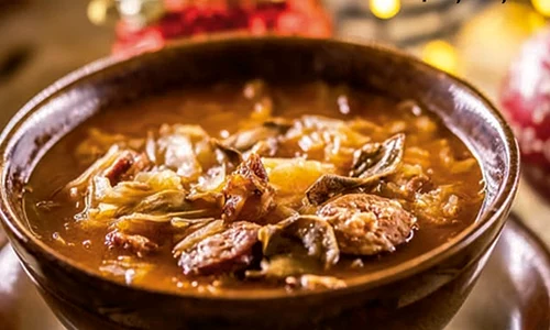 ciorba de varza cu carnati jpg