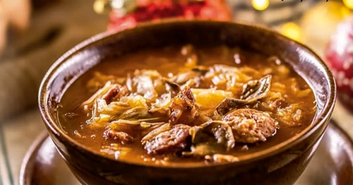 ciorba de varza cu carnati jpg