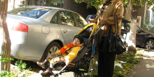  Ecaterina Barabaş spune că de multe ori abia trece pe lângă maşinile parcare 