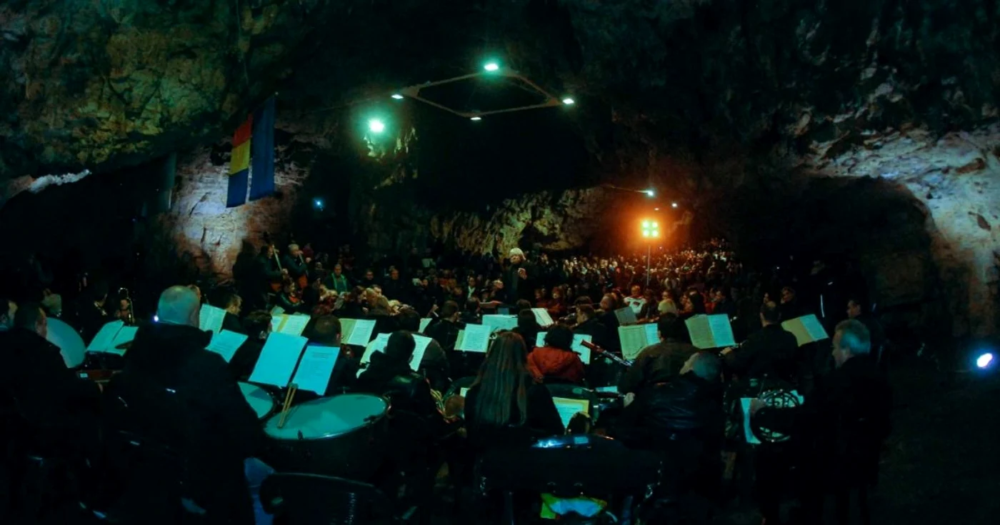 Concert în Peştera Româneşti