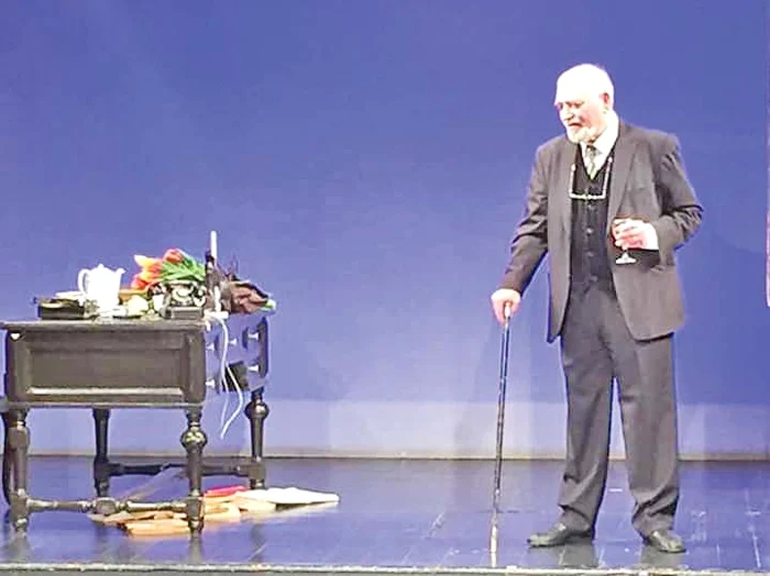 A fost sărbătorit pe scenă, în aplauzele spectatorilor