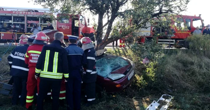 Şoferul a decedat pe loc, iar cei trei pasageri din autoturism sunt în stare foarte gravă