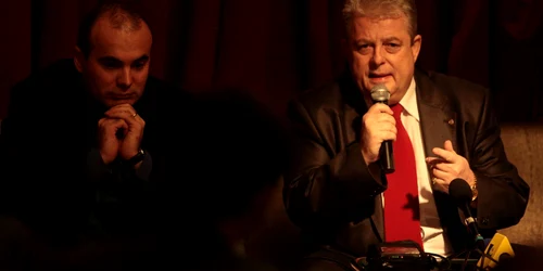 Rareş Bogdan şi Matei Miko lucrează la detaliile Balului Operei