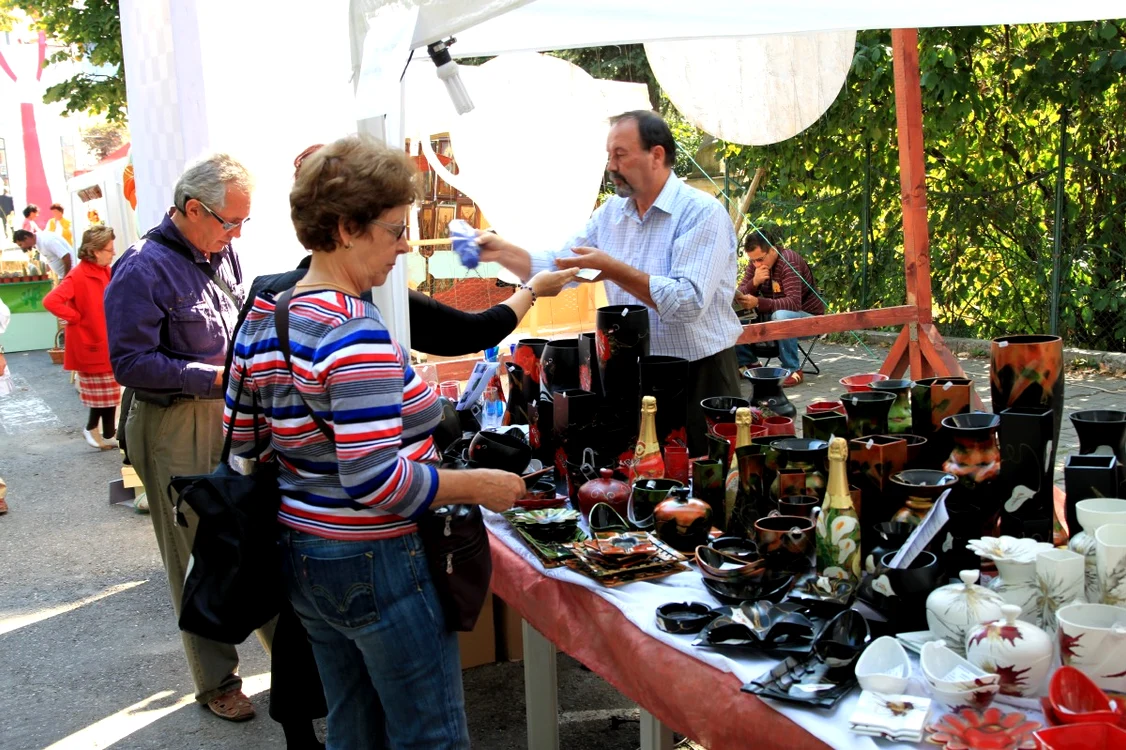 Comercianţii de obiecte artizanale nu vor lipsi de la Festivalul Toamnei, de la Boldeşti-Scăeni (foto: arhivă ADS)