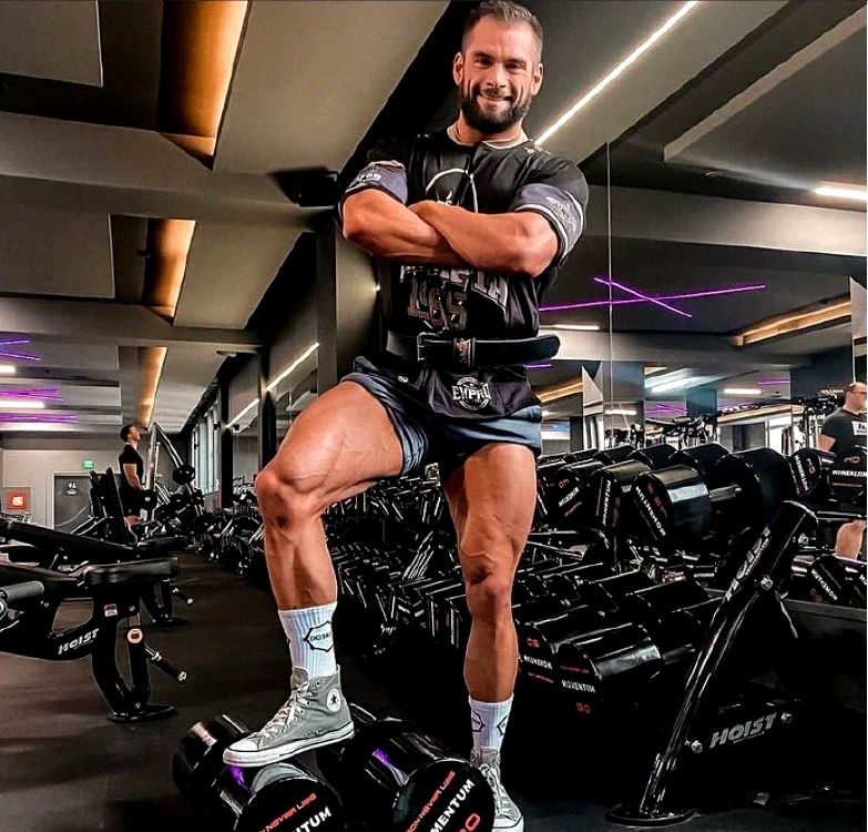Florin Damșa îți spune cum să scapi de kilogramele acumulate de Sărbători. Instagram Florin Damșa
