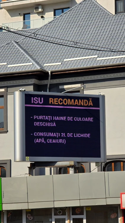 Panou cu recomandările ISU în București în perioadele caniculare Foto Adevărul