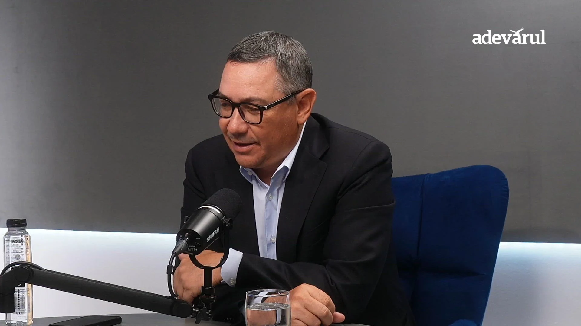 Odată cu moţiunea de cenzură s-a deschis sezonul la "vânătoarea" de parlamentari