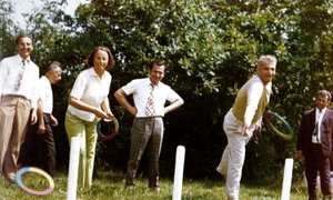 Fotografie celebră cu Nicolae şi Elena Ceauşescu, într un moment de relaxare  Ion Iliescu zâmbeşte fericit în spate jpeg