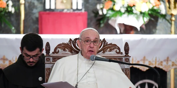 Papa Francisc sustinand un discurs la catedrala maronita Fecioara Maria a Harurilor din Nicosia FOTO EPA-EFE