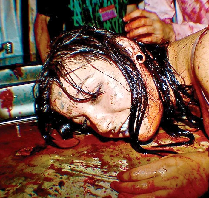 Sunt stropiţi cu sînge